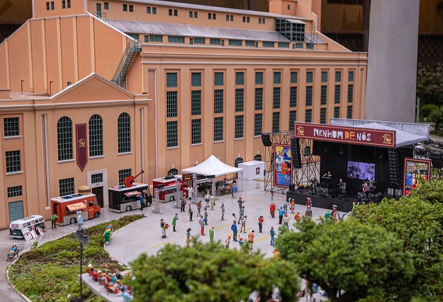 Mini Mundo homenageia banda Nenhum de Nós