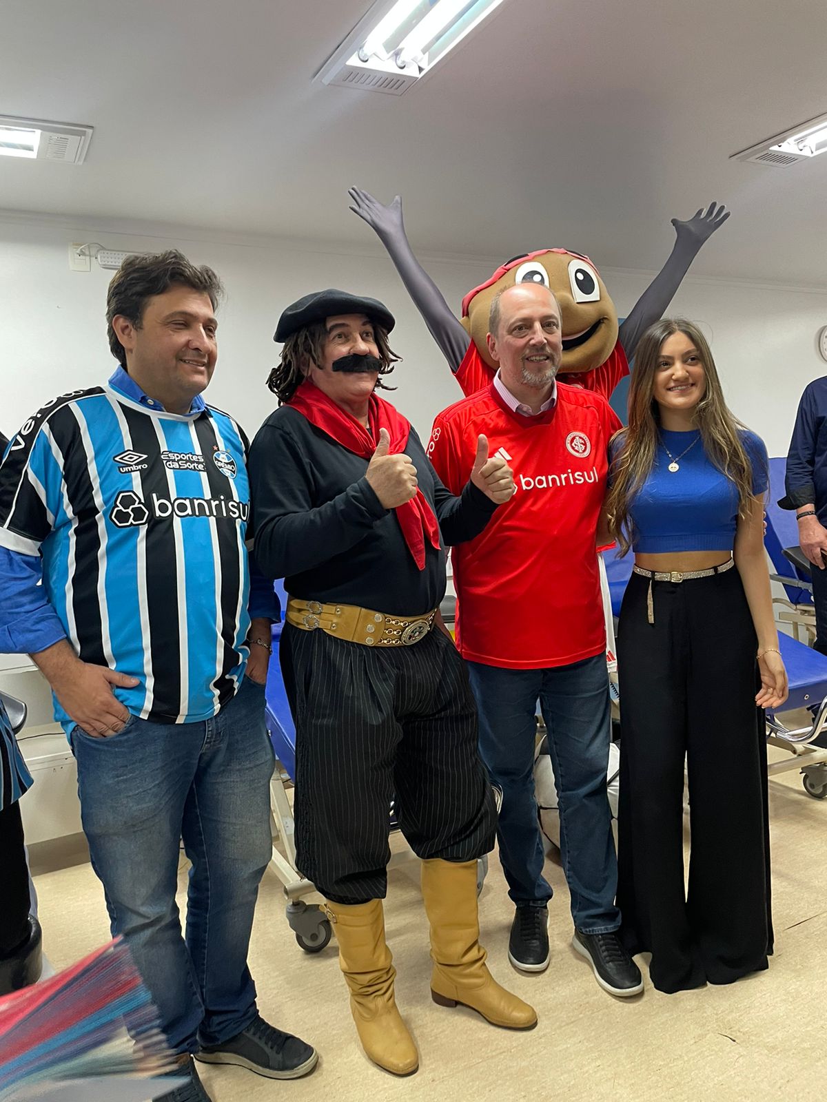 Évelym Ferrera Ilumina Evento Solidário na Campanha de Doação de Sangue do Grupo Hospitalar Conceição (GHC)