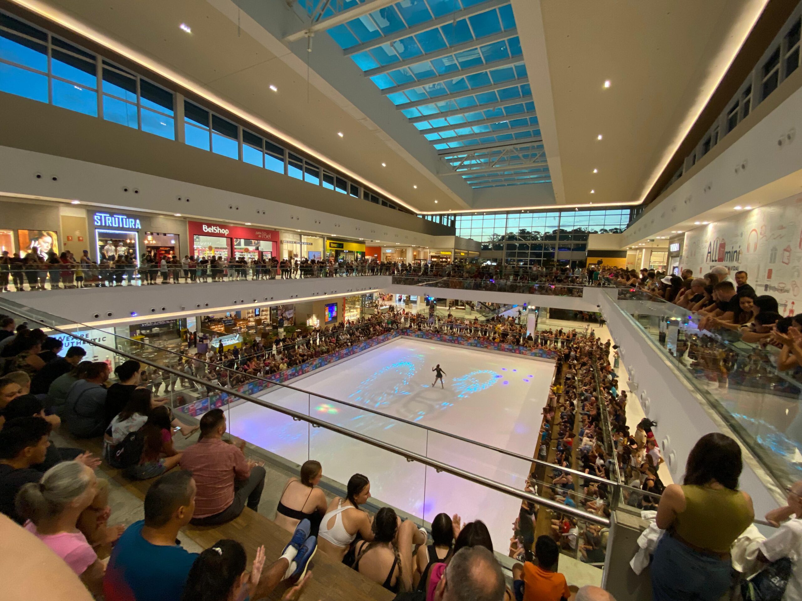 ParkShopping Canoas promove shows de patinação no gelo neste sábado e domingo (06 e 07/04)