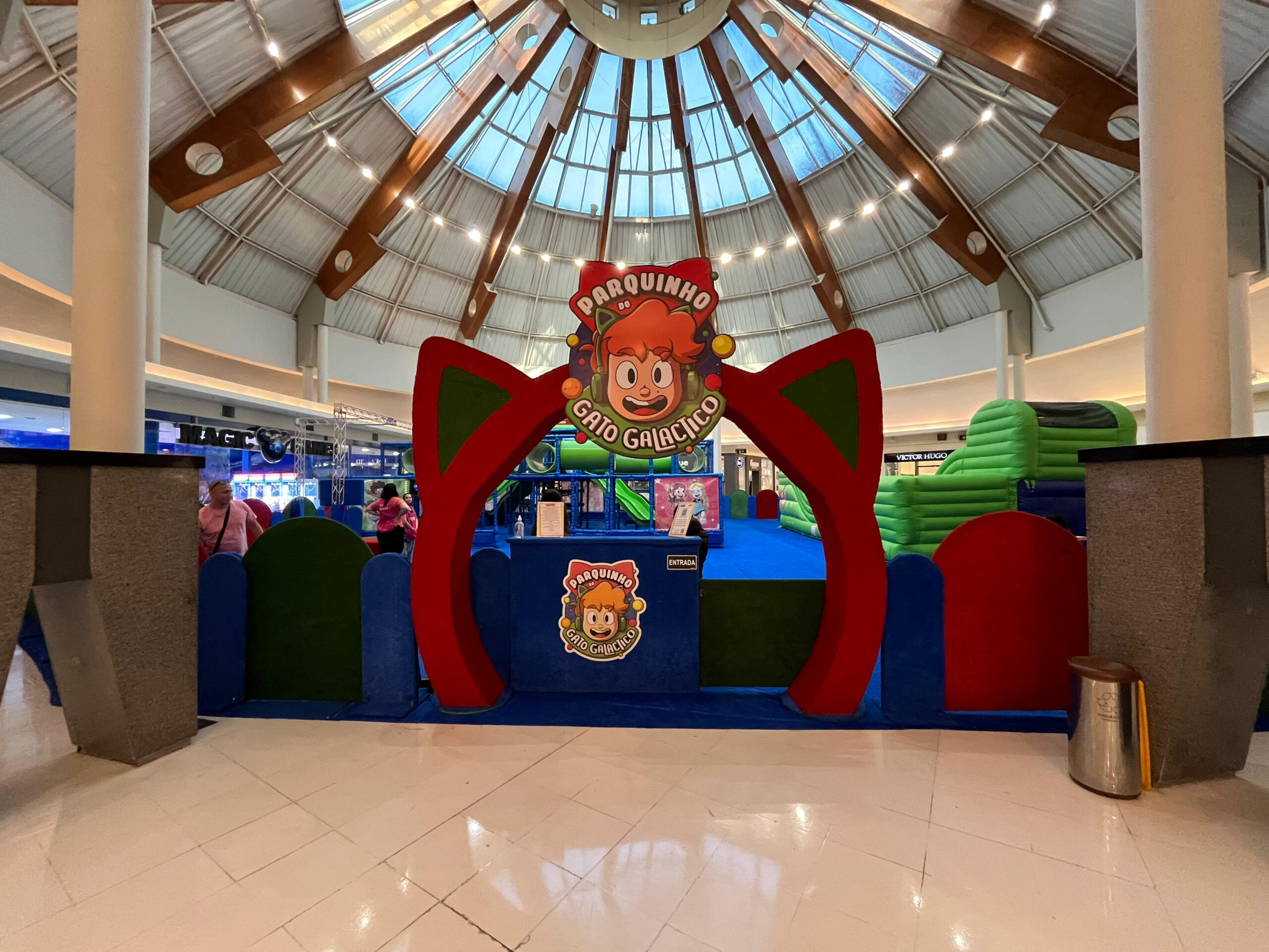 Villagio Caxias recebe playground do Gato Galáctico