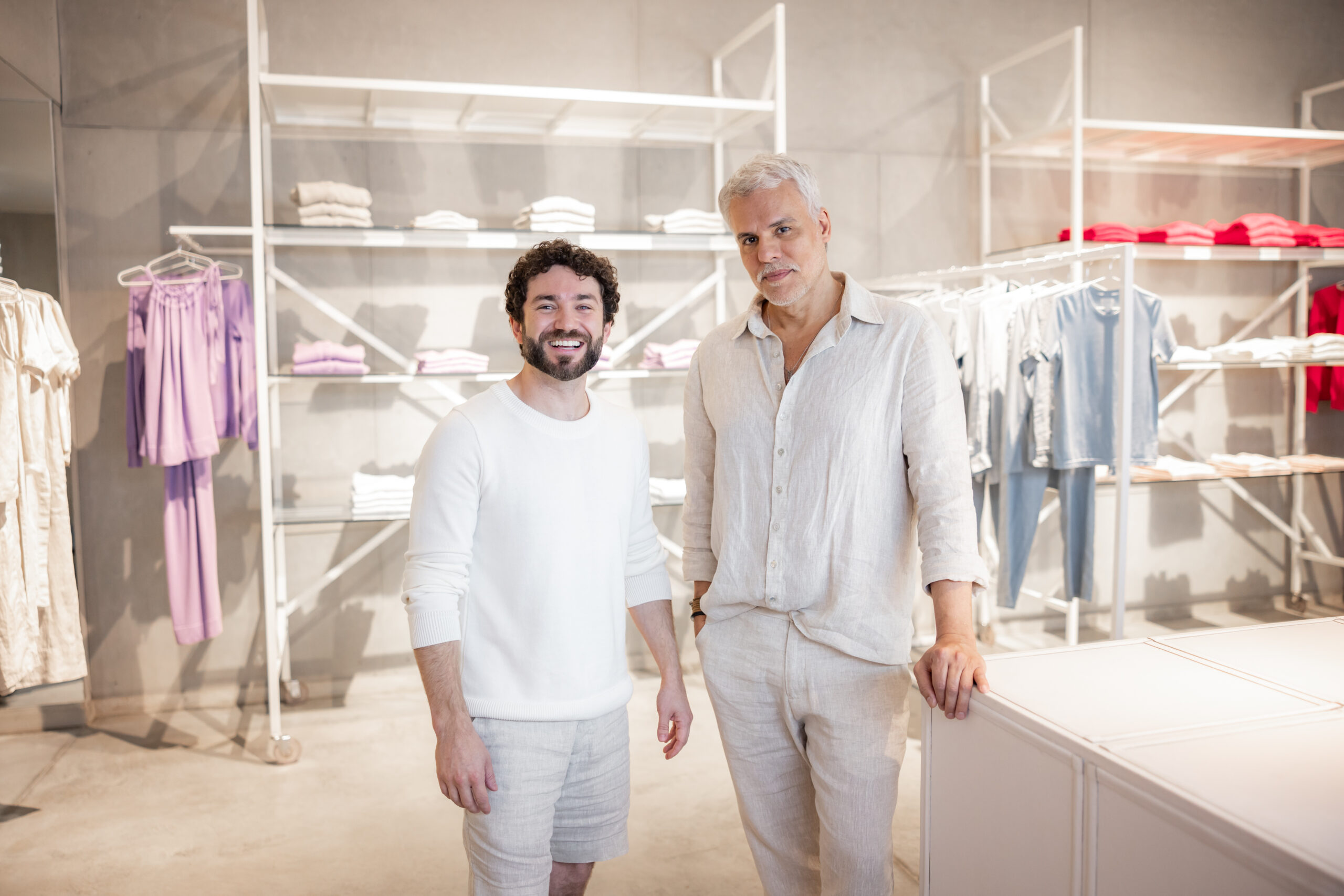 LOZ promove coquetel para apresentar coleção de primavera-verão 2025