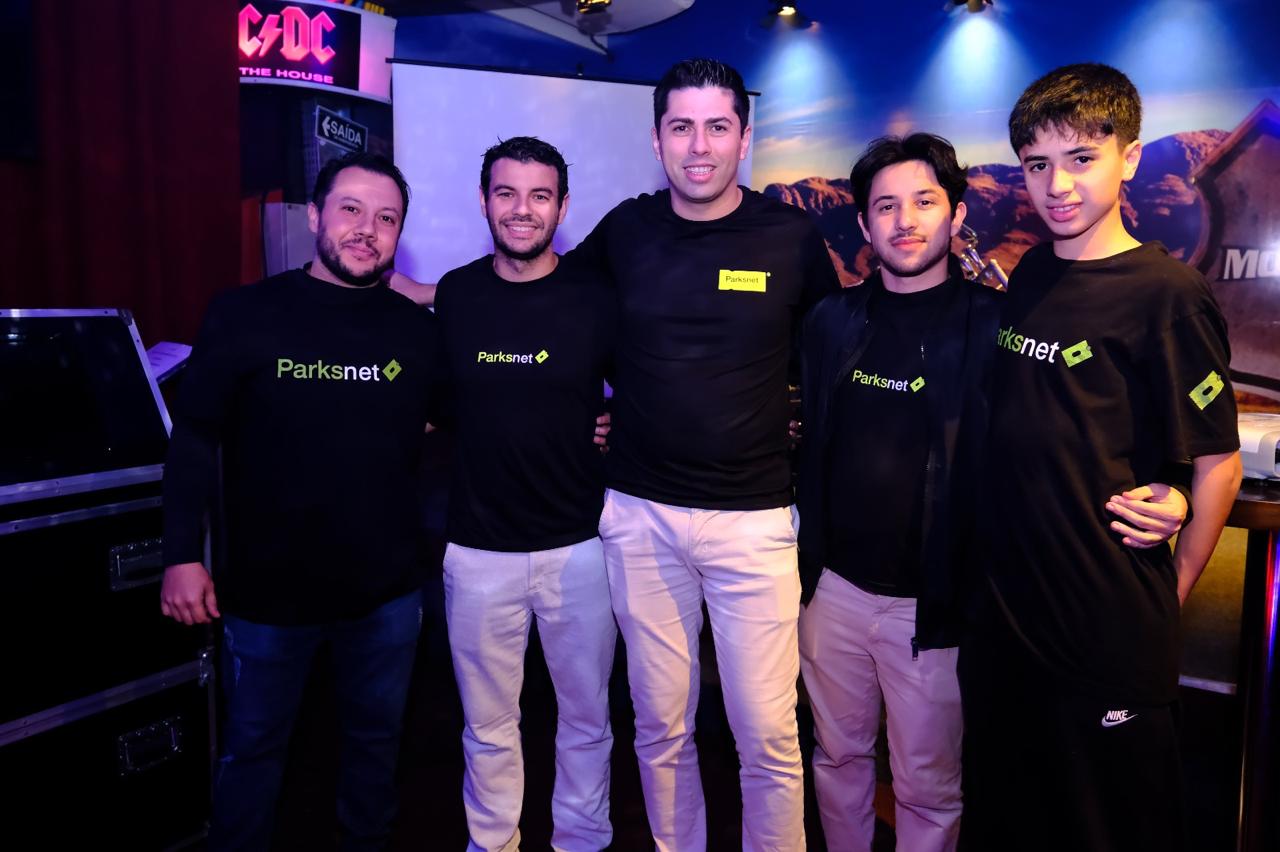 Parksnet lança nova campanha de Temporada do Natal Luz e mobiliza rede de 1600 afiliados para movimentar o turismo local