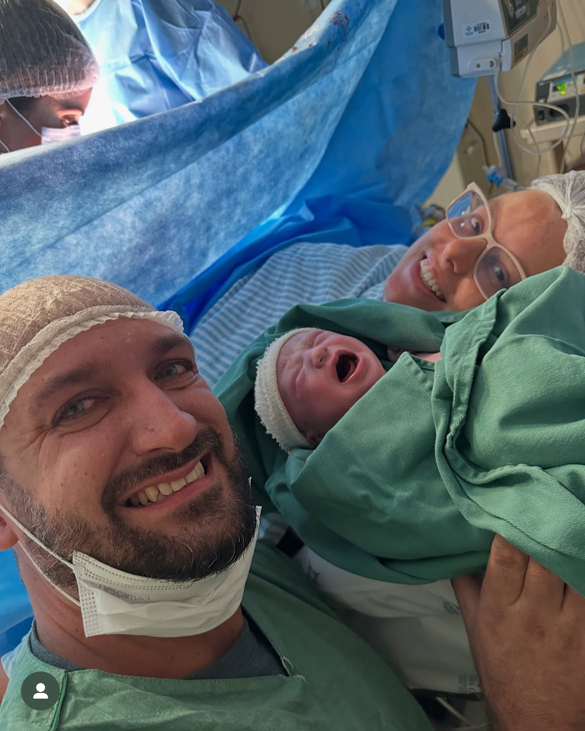 O primogênito Jonathan chega para transformar a vida dos seus pais