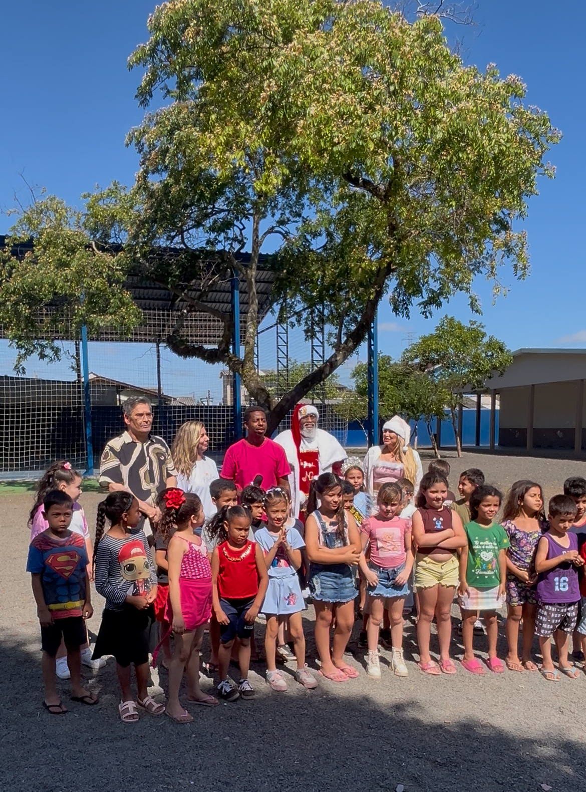 “Natal das Estrelas” leva esperança e celebração a mais de mil crianças em Canoas